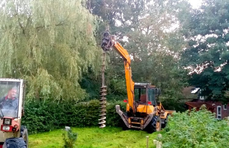 Bohrloch für Setzung eines Kletterbaumes